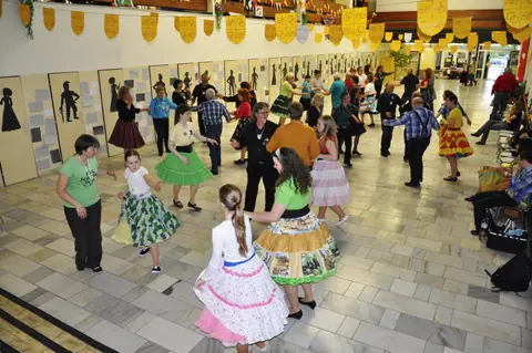 24.Netradicny majovy special dance – fotografie 36