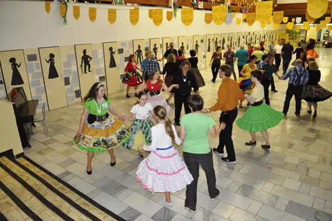 24.Netradicny majovy special dance – fotografie 37