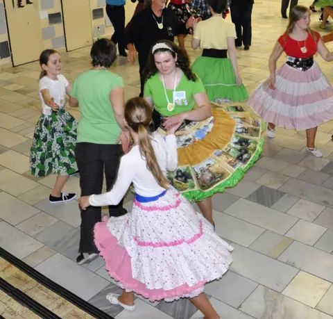 24.Netradicny majovy special dance – fotografie 38