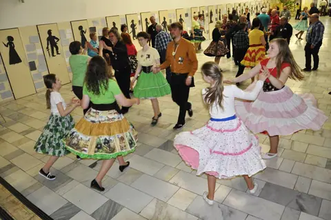 24.Netradicny majovy special dance – fotografie 39
