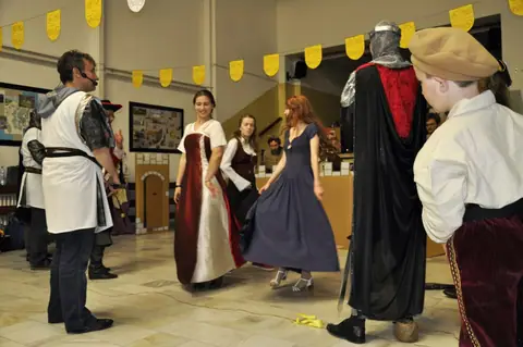24.Netradicny majovy special dance – fotografie 173